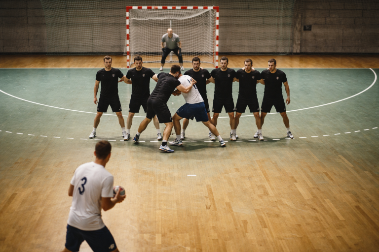 Forstå håndboldforsvaret på 10 minutter: 6-0, 5-1 og 3-2-1 (og hvad du gør ved det)